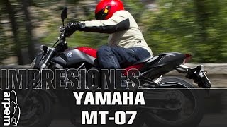 Yamaha MT07  español  2014  Videoprueba [upl. by Klug]