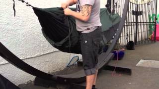 2012 CLARK JUNGLE HAMMOCK vs hennessy hammock [upl. by Einaj]