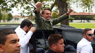 En direct  le Brésil aux urnes les partisans de Bolsonaro se rassemblent devant sa résidence [upl. by Morie]