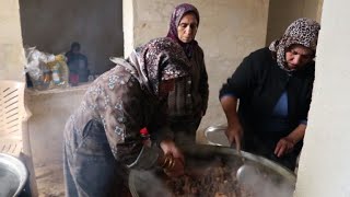 Cooking for the resistance Kurds make meals for the front [upl. by Seravaj622]