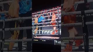 Canelo vs Berlanga referí se cae jajaja [upl. by Bashuk423]