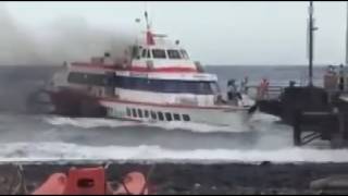 Incidente aliscafo a Stromboli le drammatiche fasi nel video inedito [upl. by Adnahs]