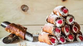 Cannoli Siciliani Autentici by SEMAGNA [upl. by Aryt]