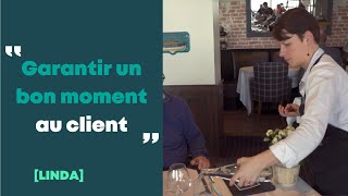 Le métier de serveuse de restaurant [upl. by Elburr]