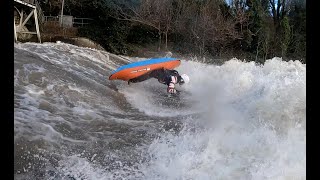 Freestyle kayaking at Boulters weir [upl. by Eriha]