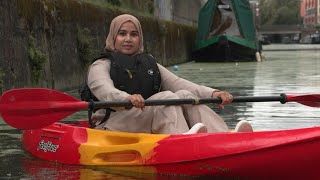 Muslim women break taboos navigating east Londons waterways  AFP [upl. by Ck]