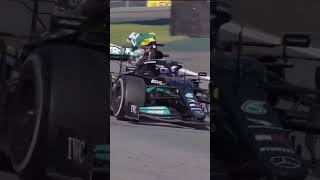 LEWIS HAMILTON LEVANTA BANDEIRA DO BRASIL APÓS VITÓRIA DE RECUPERAÇÃO 🔥🇧🇷 [upl. by Asiuqram]