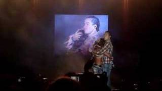 Anahi y Poncho beso en concierto [upl. by Mcneely]