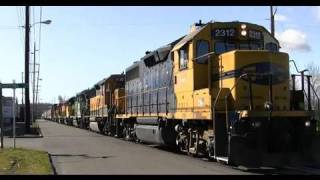 2 Freight Trains Meet Head On CSXT 3194 Before New Paint Scheme [upl. by Sheldon]