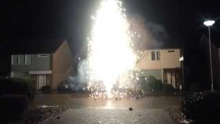 Vuurwerk fontein 10 meter [upl. by Mirilla]