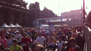 MARATONA DI ROMA 2012  PARTENZA AL COLOSSEO [upl. by Marnia905]