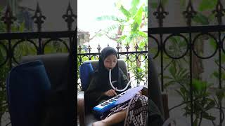 BILQIS COBA MAIN PIANIKA PAKAI LAGU GUNDUL GUNDUL PACUL shorts funny [upl. by Stephana]