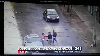 Cámaras de Carabineros captan violento asalto a ciudadano peruano en Iquique  24 Horas TVN Chile [upl. by Nenerb]