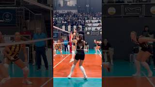 Caterina Bosetti skora 22 eşitliği getiriyor Vakıfbank  Fenerbahçe volleyball shorts [upl. by Eelsew]