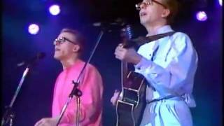 Proclaimers  Sunshine on Leith  semi live on Rockopop Spain 1989 [upl. by Nils425]