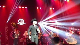 Christian Nodal  quotDos Mujeres Bonitasquot En Vivo [upl. by Anum]