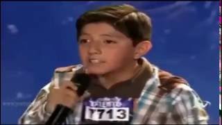 Niño con preciosa voz canta Jamas de Camilo Sesto [upl. by Lejeune933]