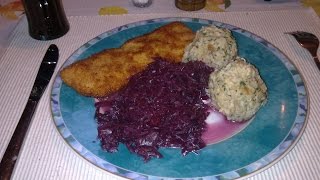 Schnitzel mit Semmelknödel und Rotkohl [upl. by Fergus]