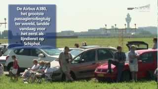 Spotters begroeten massaal A380 op Schiphol [upl. by Pengelly]