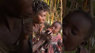 That’s Incredible Love 💕 See how Hadzabe women caring their siblings food hadzabetribe [upl. by Sophey808]