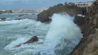 Grosses vagues au Rocher de la vierge à Biarritz  big waves [upl. by Obau]