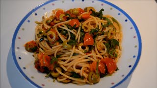 Spaghetti con pomodorini rucola e olive verdi  ricetta VEGAN [upl. by Blayze]