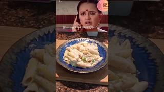 Pasta in white sauce youtubeshorts pastasathnibhanasathiya cheesyvegpasta Rashi eating pasta [upl. by Essilrahc721]