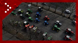 Mobilitazione agricoltori il corteo dei trattori a Novara visto dal drone [upl. by Hines719]