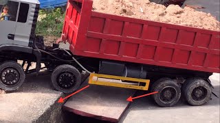 extremely powerful rc truck heavily overload and truck fail top dangerous moments of truck driving [upl. by Arocet]