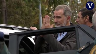 Felipe VI pide perdón antes de abandonar la localidad de Paiporta [upl. by Dibbell715]