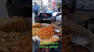 famous pakodi walastition roadpuranpur streetfood pakodi lover vairalvideo [upl. by Weirick]