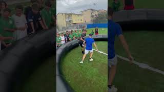 CALCIATORE MI SFIDA 1vs1 TUNNEL😱 football soccer skills 1vs1 [upl. by Elaine708]