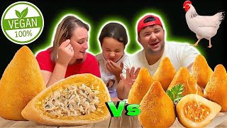 COXINHA DE FRANGO vs COXINHA VEGANA  Provamos [upl. by Arytas]