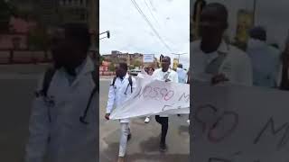 MÉDICOS MARCHAM COM O POVO eleicoes2024 grevegeral moçambique medicos foryou africa [upl. by Olnee]