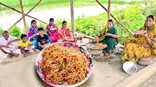 আজ ভেবেছিলাম রেস্টুরেন্টে খেতে যাবো তারপর বাড়িতেই সবাইমিলে egg chowmein বানিয়ে জমিয়ে খেলামchowmien [upl. by Fanchie230]