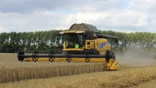 Harvest 2013 with New Holland CR9080 [upl. by Waring299]