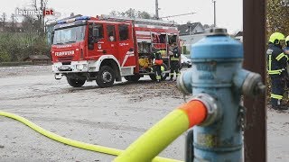 Drei Feuerwehren bei Brand in einem Betrieb in Neuhofen an der Krems im Einsatz [upl. by Germaine829]