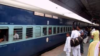 Jhelum Express Arrives Agra Cantt Railway Station [upl. by Hannavahs309]