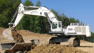 Liebherr R984C 3pass loading 40t trucks [upl. by Dodge961]