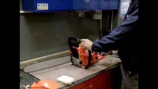 Adjusting the choke on a petrol chainsaw [upl. by Frans]