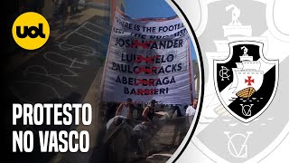 TORCIDA DO VASCO FAZ PROTESTO CONTRA SAF BARBIERI JOGADORES E ABEL BRAGA NA SEDE DA 777 PARTNERS [upl. by Wiedmann]