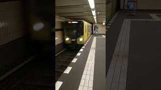 Einfahrt BVG Baureihe HK Vinetastraße [upl. by Akirahs403]