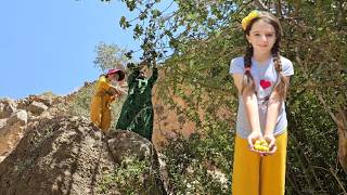 The peace of rural lifevillage women and girls in beautiful naturepicking sweet and tasty wild fig [upl. by Ardnoel]