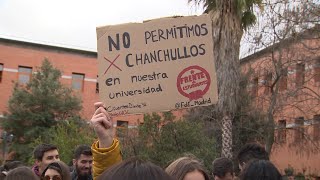 Estudiantes de la URJC exigen la dimisión de Cifuentes [upl. by Naaman]