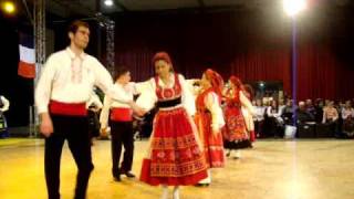 Danse folkorique portugaise au cours dune fête à Limeil Brévannes [upl. by Ennovehc614]