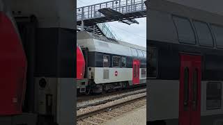 Siemens Vectron og dobbeltdækkervogne på Helsingør station med Regionaltog mod Køge dsb danmark [upl. by Yriek]