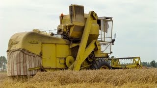 Classic Combine Week 4 Clayson M103 and New Holland Clayson M140 [upl. by Ayenat246]