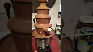 Schokobrunnen mit Callebaut Kuvertüre Belgian Chocolate Callets  Chocolate fountain [upl. by Ahsuoj]