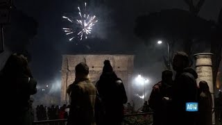 Capodanno i festeggiamenti in centro a Roma tra il Colosseo e il Circo Massimo [upl. by Atinreb]