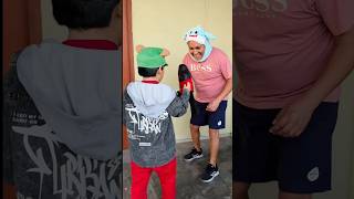 PELEANDO POR UN PELUCHE comedia humor short [upl. by Ahsilrae]